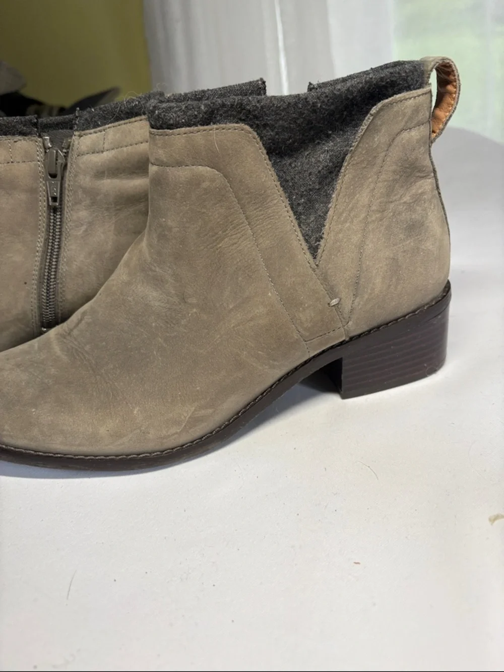 Vionic Taupe Weather Resistant Leather Ankle Booties with Felt Collar 7.5